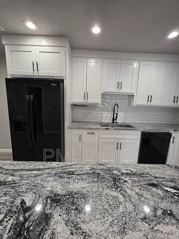 2 bed, 1.0 bath, $1,300 — Photo 3