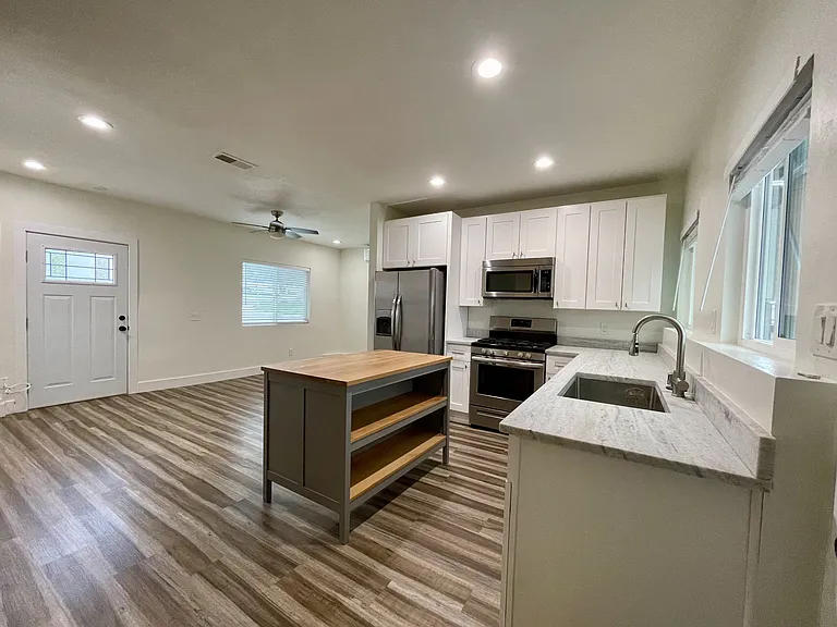 9556 1/2 Cecilwood Dr — Photo 16