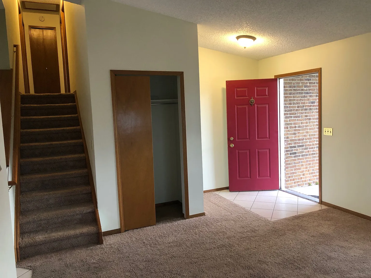 3 bed, 2.5 bath, 2012 sqft, $2,495 — Photo 3