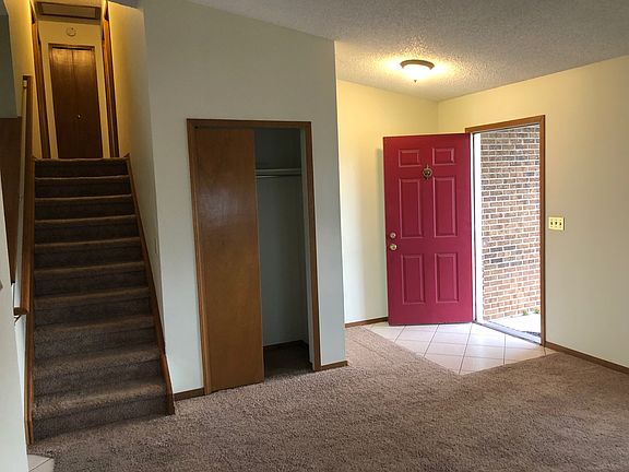 3rd image of 848 Elliott St