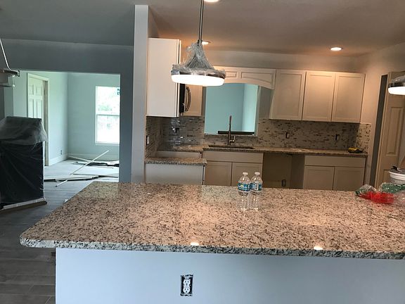4th image of 2098 SW Idaho Ln