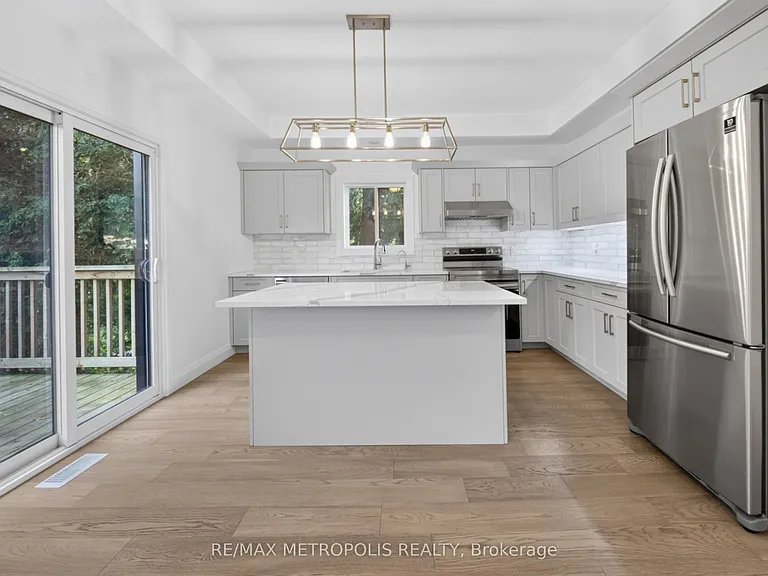 55 Russ St — Photo 7