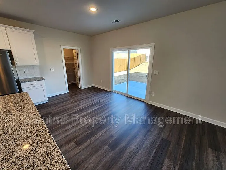 628 Orsman Trl — Photo 8