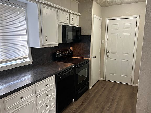 5th image of 4310 52nd St APT B