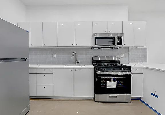 5th image of 108 Bradford St