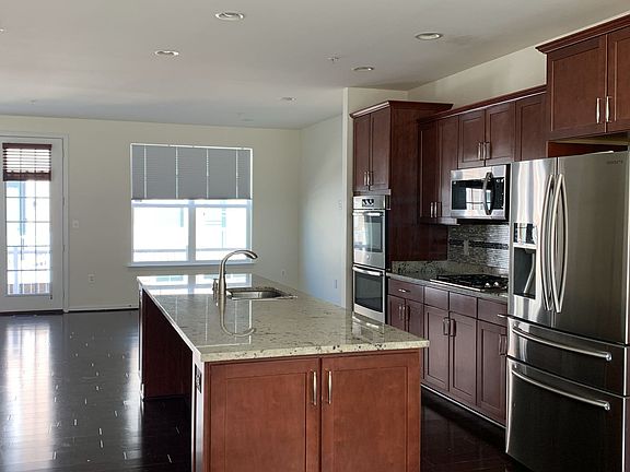 Kitchen (side angled)