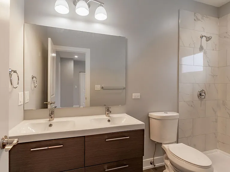 Primary En-Suite Bath