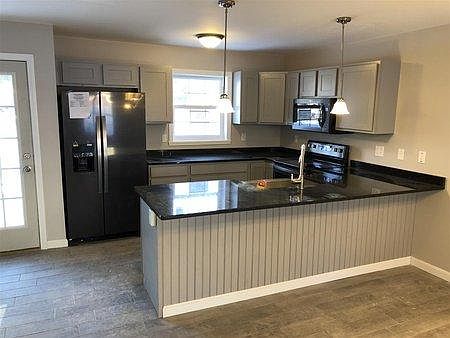 4th image of 38 River St