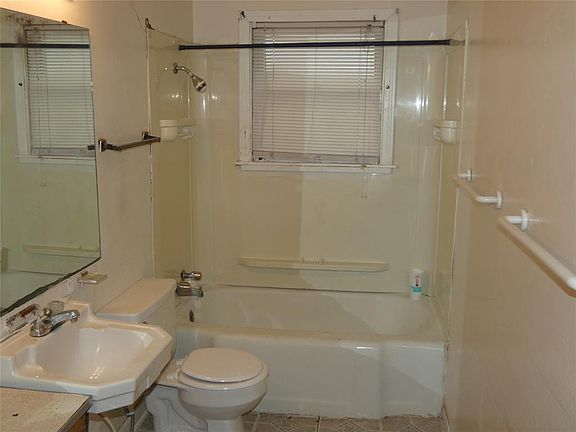 5th image of 843 E North 15th St