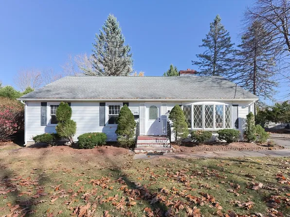 395 Hollis Rd, Lunenburg, MA 01462