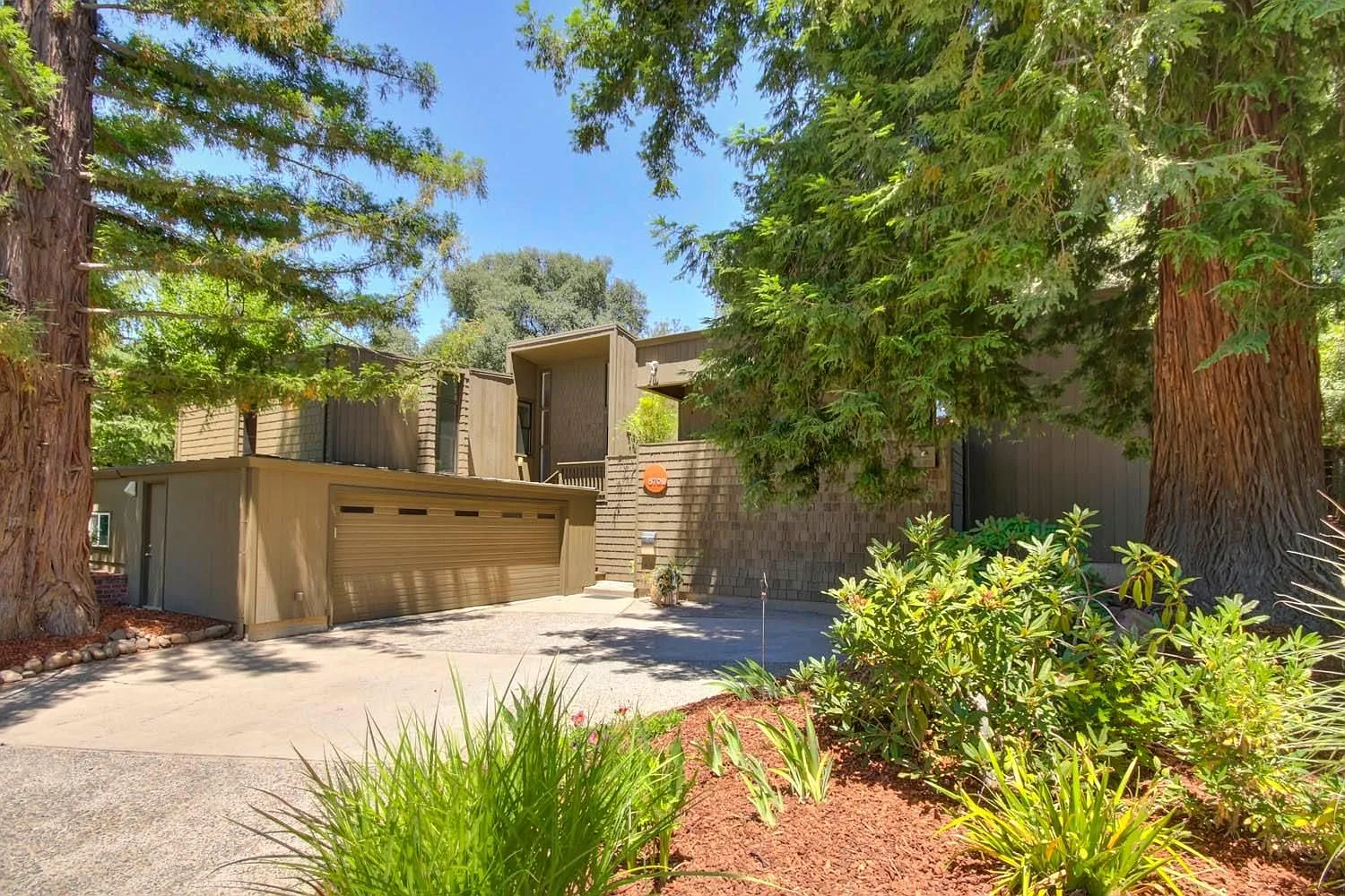 5709 Thames Way photo 1