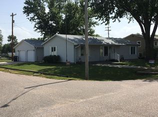 201 W Bartelt Ave, Doniphan, NE 68832
