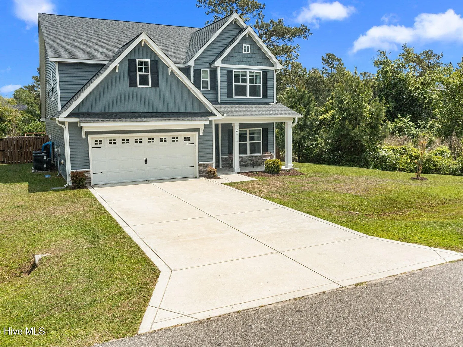 4 bed, 2.5 bath, 2695 sqft, $2,450 — Photo 4