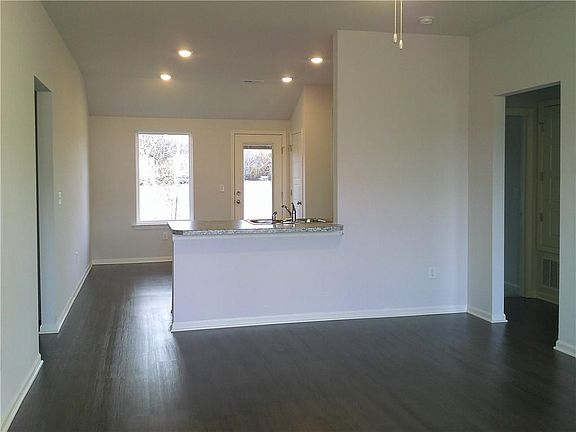2nd image of 1007 Redbud Dr