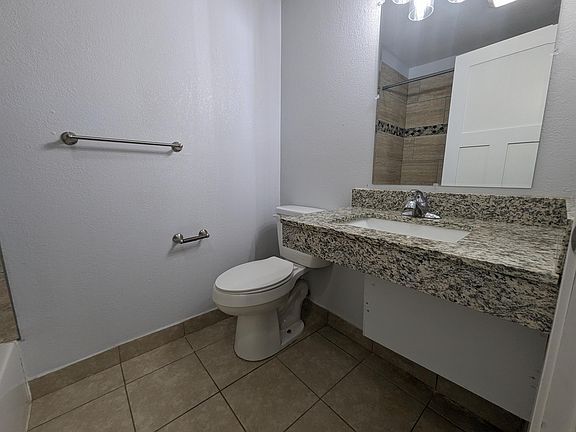 3rd image of 205 Oskaloosa St #105