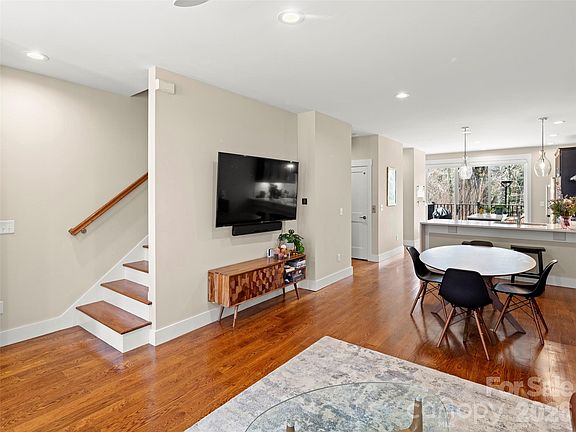 4th image of 221 Broadway St