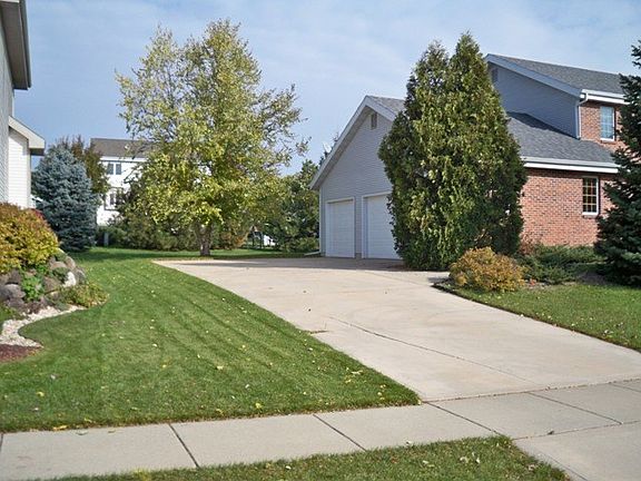 2nd image of 5747 Sandhill Dr