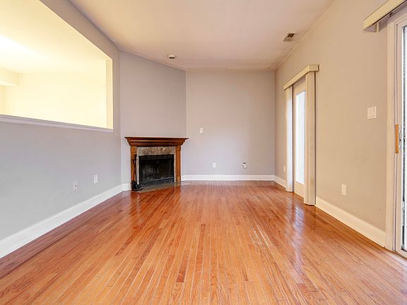 2nd image of 683 E Lake Front Cir #683