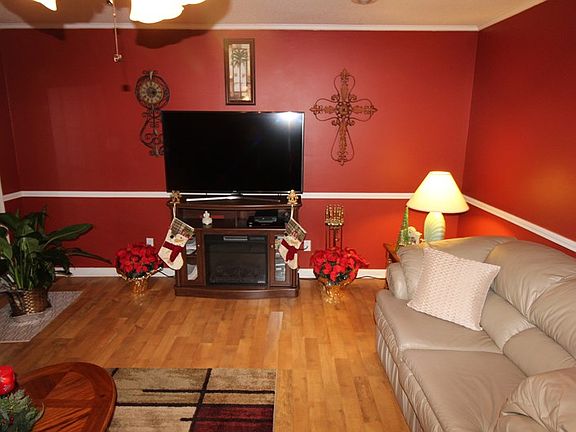 4th image of 104 W Church St
