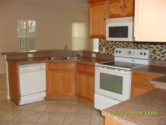 5th image of 385 Lake Amberleigh Dr