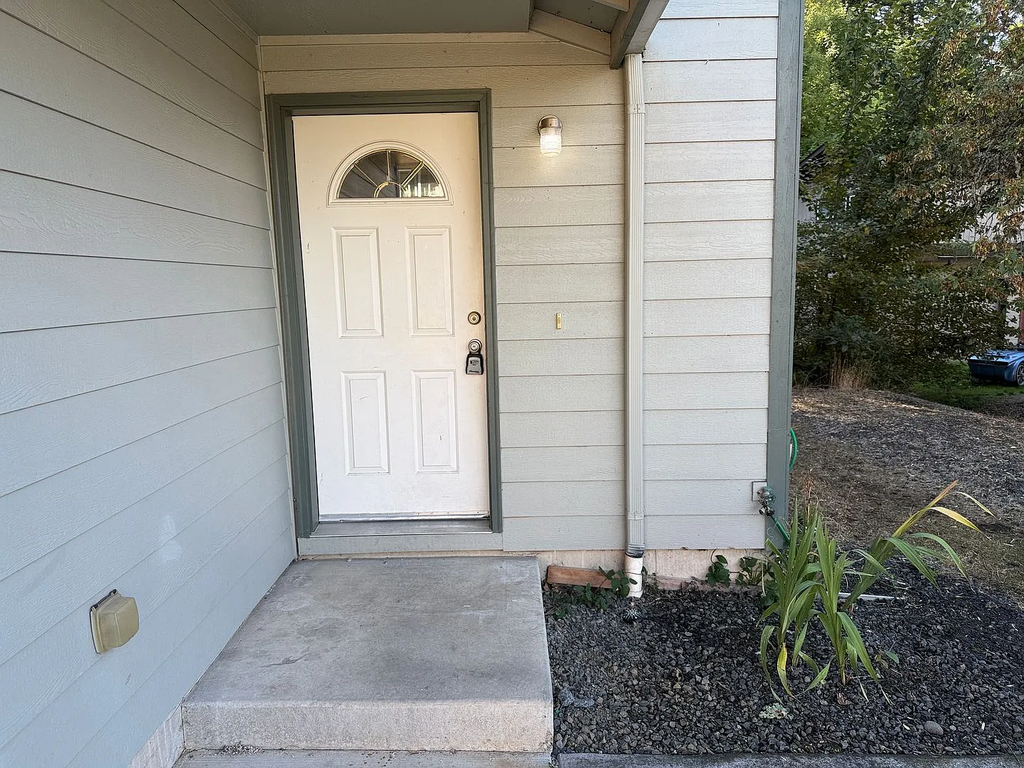 3 bedroom, 1 1/2 bathroom duplex in Thurston! — Photo 2