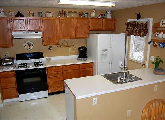 3rd image of 803 Lizzie Ln