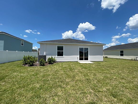 2nd image of 3098 NE 38th Ln