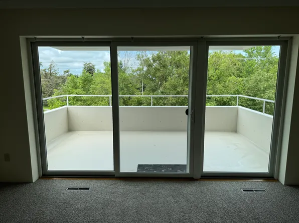 1500 Lincoln Tower Cir APT 302, Marshalltown, IA 50158