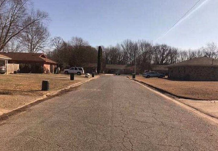 2nd image of 6518 Pioneer Rd