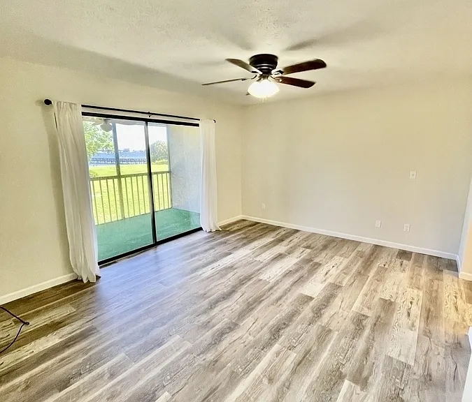 12498 Riverside Dr #205 — Photo 7