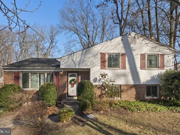 3 Barbara Dr, Malvern, PA 19355