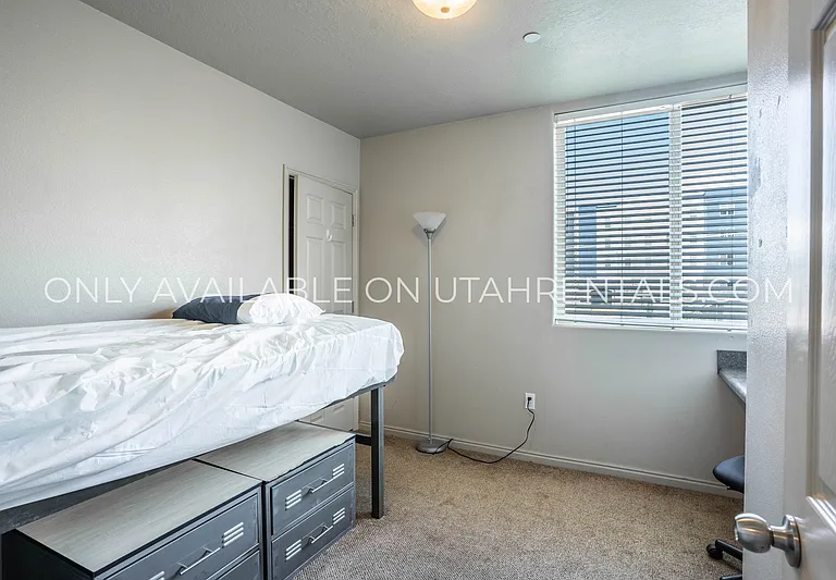862 E 700 N #B1-2 — Photo 24