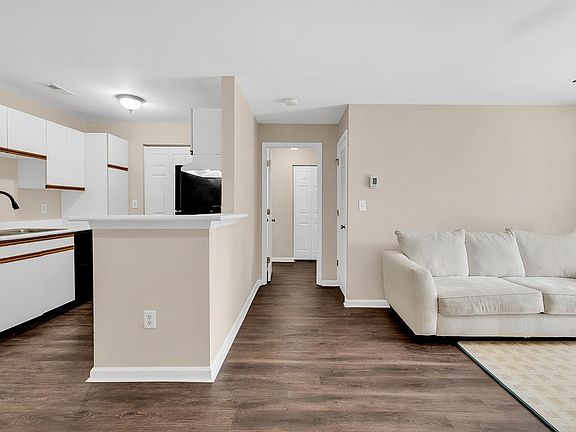 4th image of 3786 Hitchcock Way #322