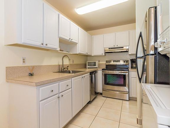4th image of 1631 NW 18th Ave APT 104