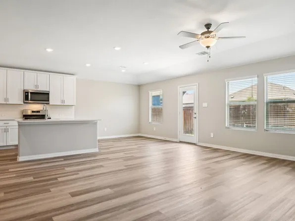 10677 Tuccenen Dr, Fort Worth, TX 76179