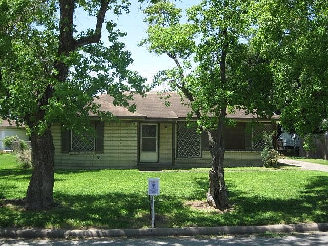 1st image of 407 Graham Dr