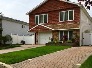 23 Oak Ln, Staten Island, NY 10312