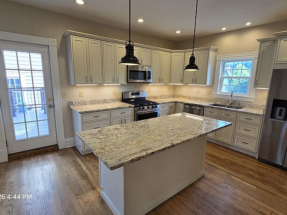 5th image of 228 3rd St #2