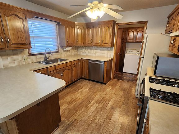 5th image of 2911 Barclay Dr