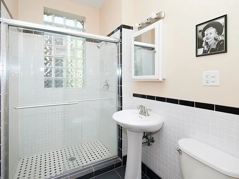 5121 S Ingleside Ave #1 — Photo 13