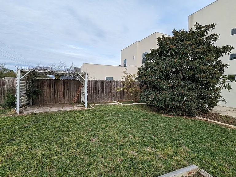 5211 Shalom Dr — Photo 36