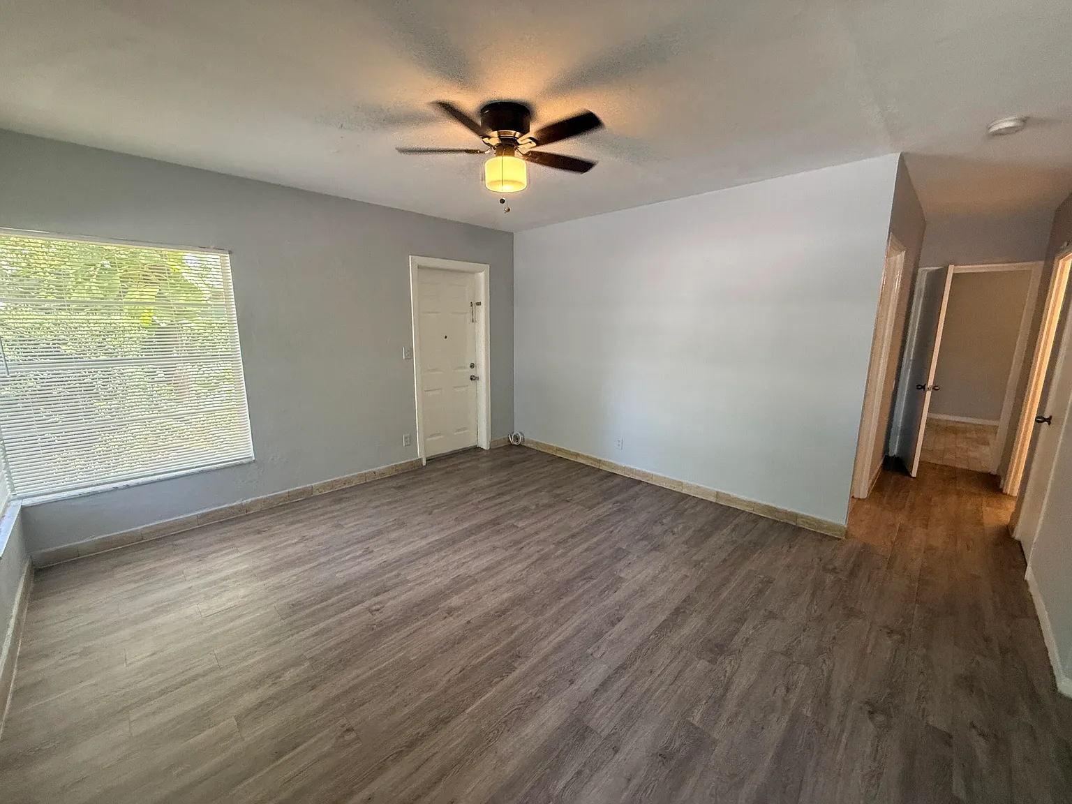 2 bed, 1.0 bath, 1360 sqft, $1,749 — Photo 3