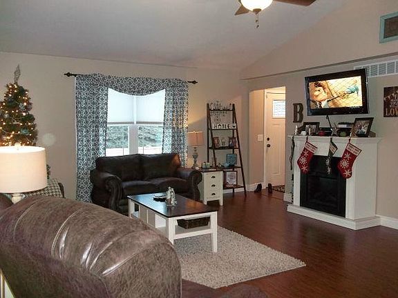 3rd image of 59371 Peppermint Dr