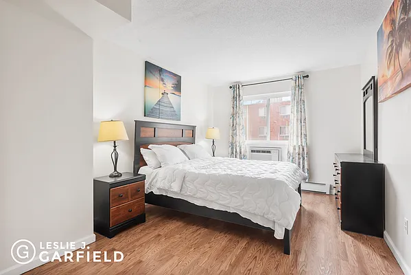 Rented by Leslie J. Garfield | media 7