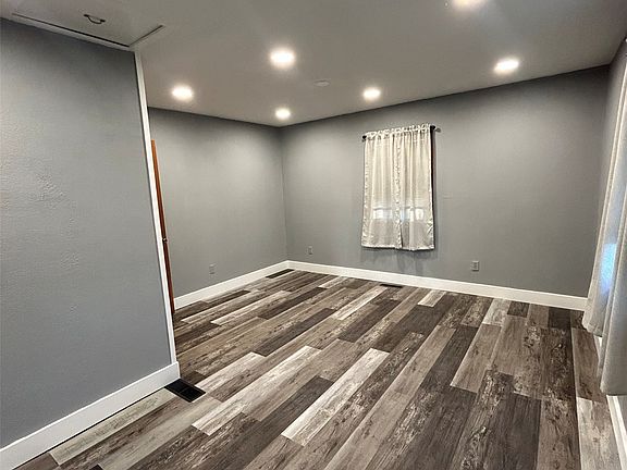 5th image of 309 SE 4th St