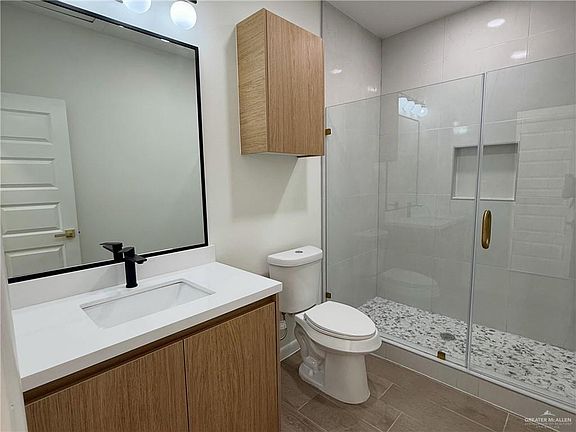 5th image of 1302 Rosewood Ln #3