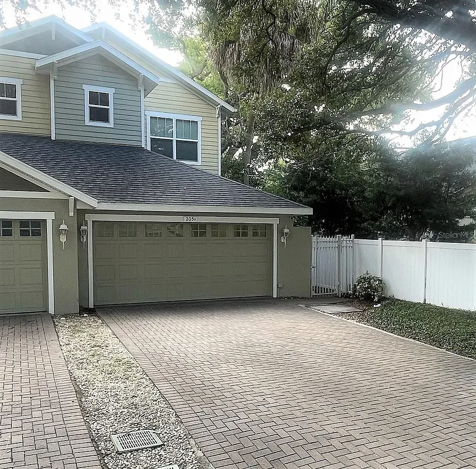 3 bed, 2.5 bath, 1987 sqft, $4,800 — Photo 1