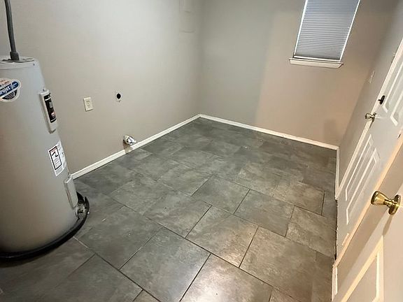 5th image of 3904 Poplar St