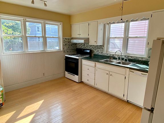 3rd image of 749 Ashland Ave