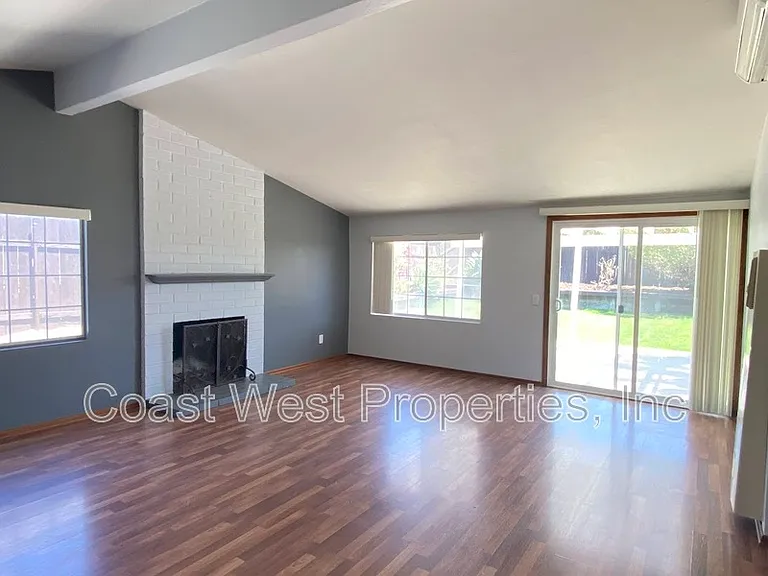 9161 Huntington Ave — Photo 4